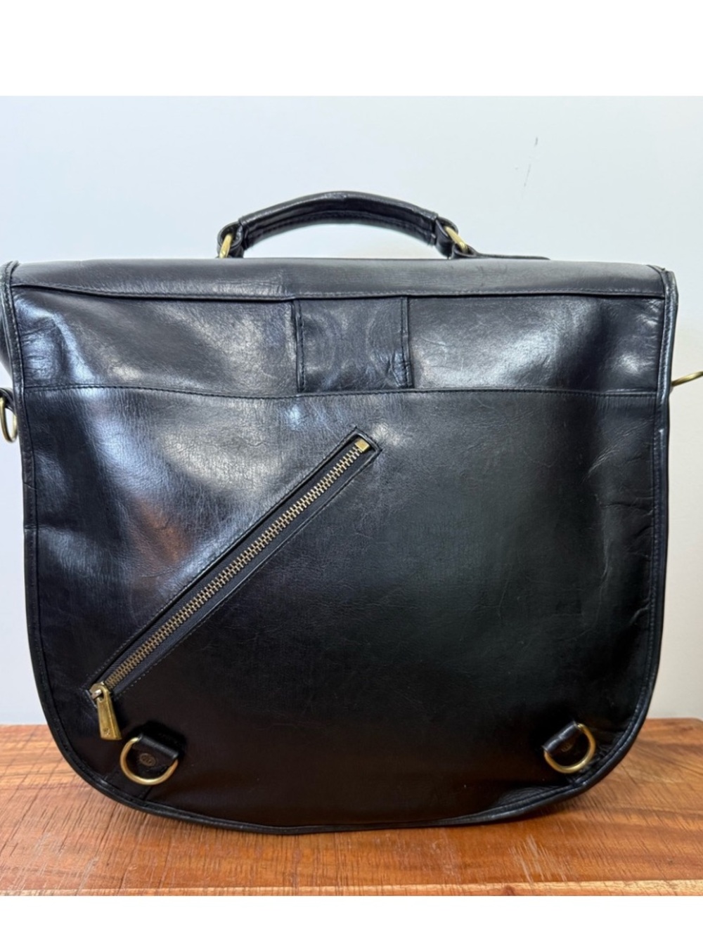 Wilson Leather Black Men's Convertible Messenger Backpack Bag with Brass Buckle - Picture 4 of 16